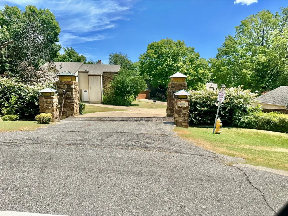 3313 E 68th Place #6 Tulsa, OK 74136