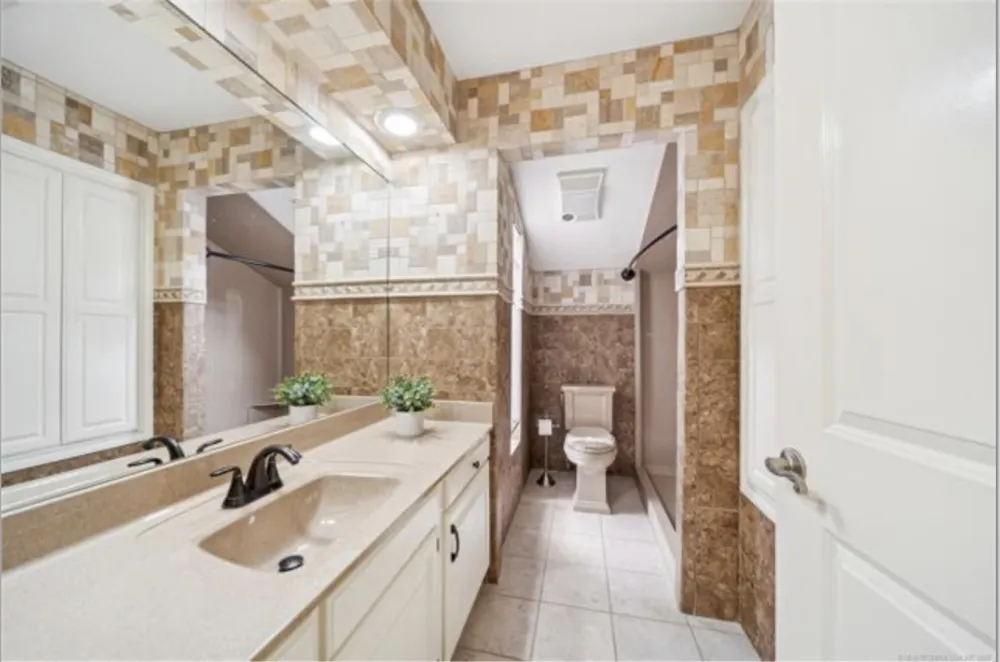3313 E 68th Place #6 Tulsa, OK 74136