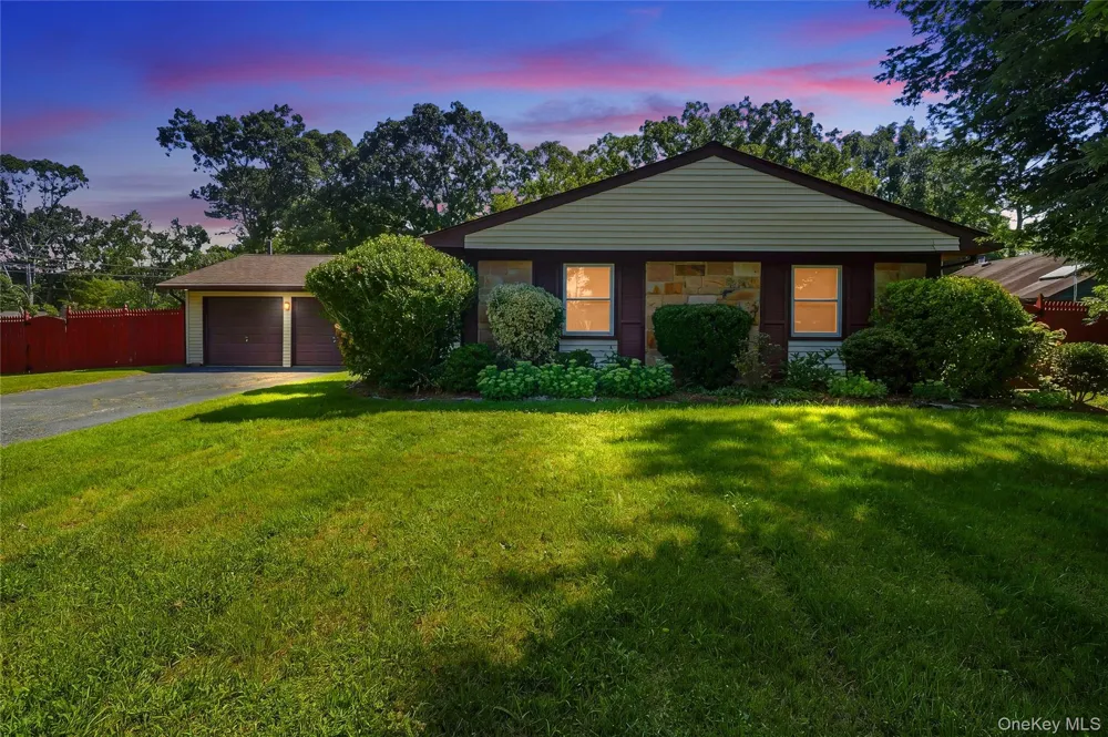 23 Wilmont Turn Coram, NY 11727