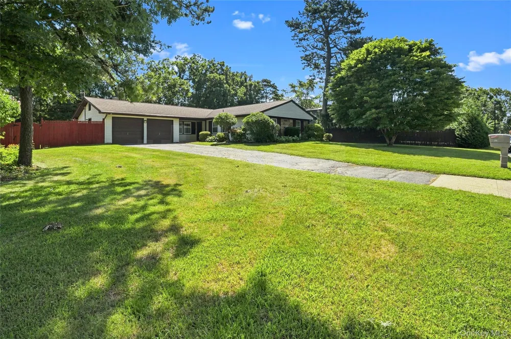 23 Wilmont Turn Coram, NY 11727