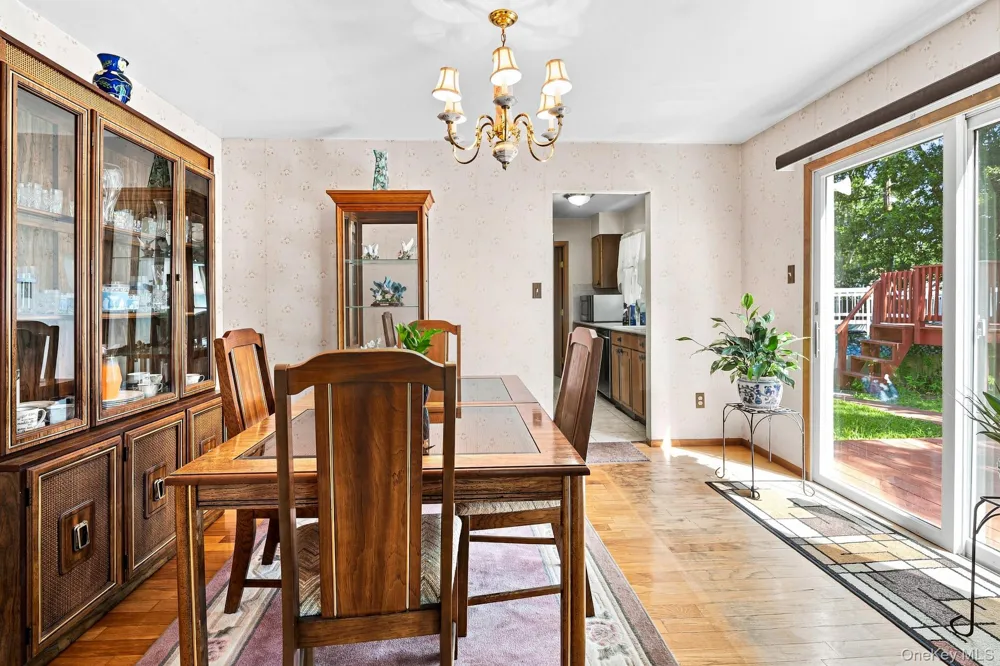 23 Wilmont Turn Coram, NY 11727