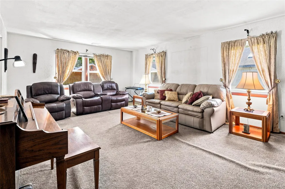 23 Wilmont Turn Coram, NY 11727