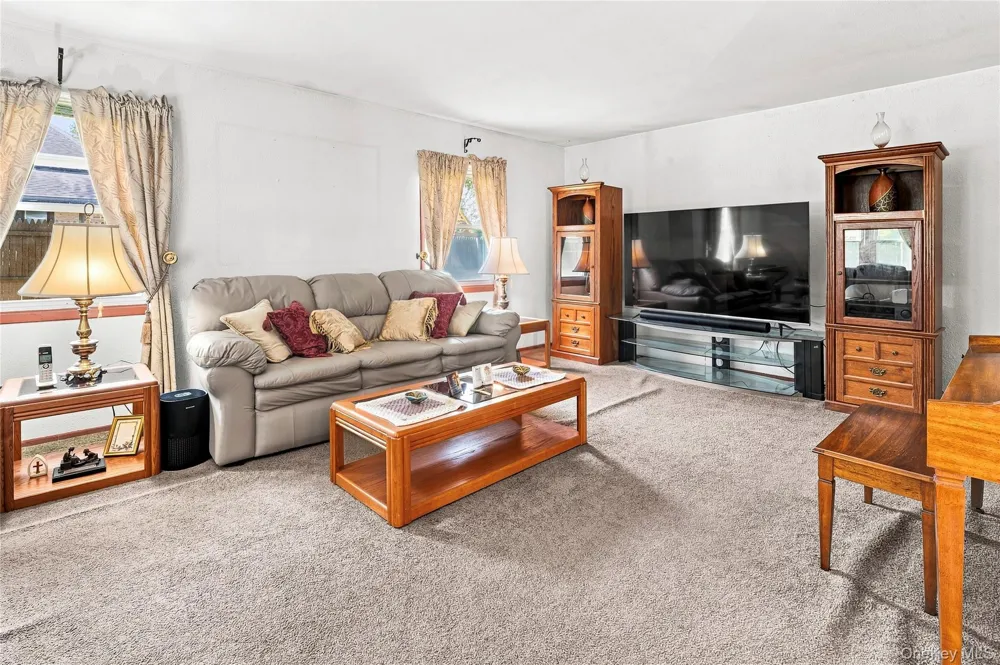 23 Wilmont Turn Coram, NY 11727