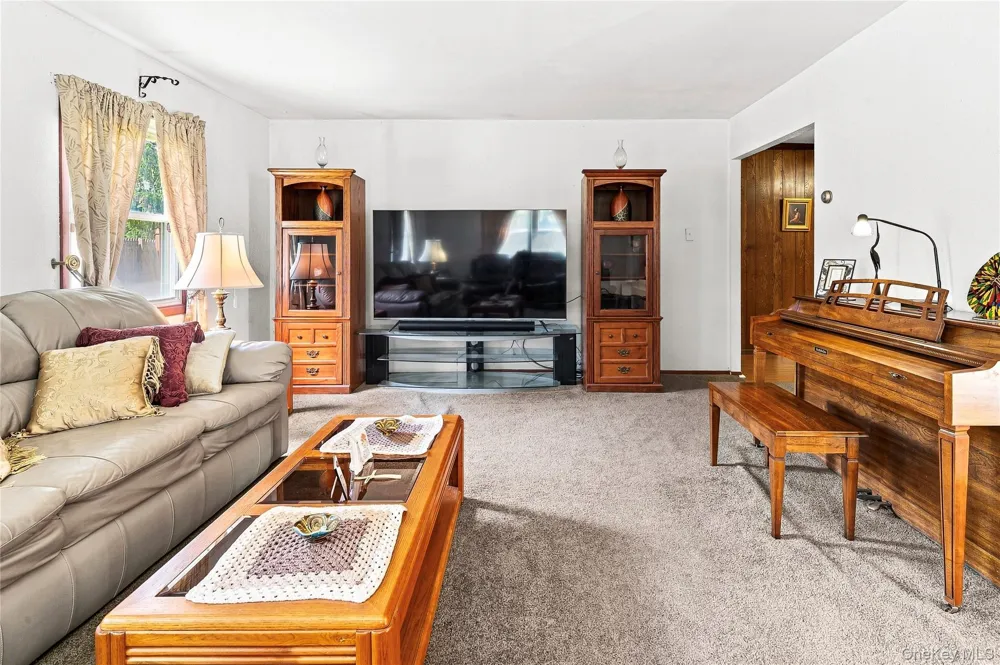 23 Wilmont Turn Coram, NY 11727
