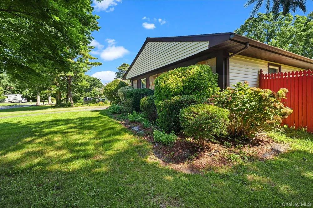 23 Wilmont Turn Coram, NY 11727