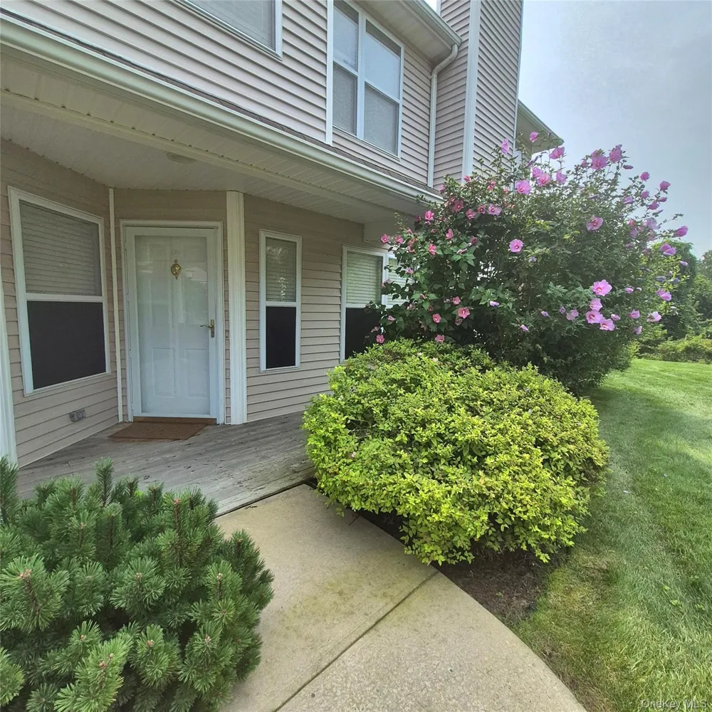 2501 Willow Pond Drive Riverhead, NY 11901