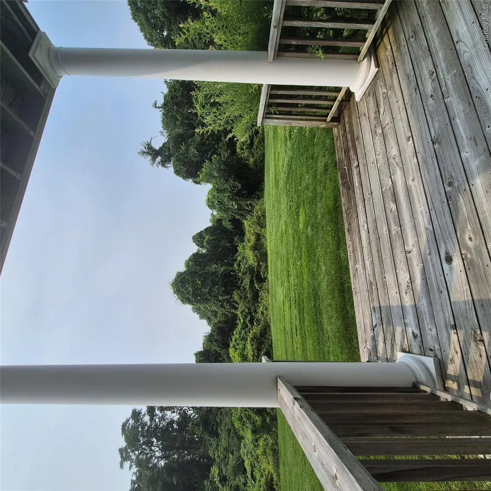 2501 Willow Pond Drive Riverhead, NY 11901