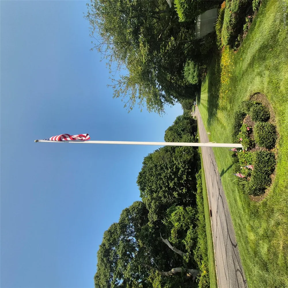 2501 Willow Pond Drive Riverhead, NY 11901
