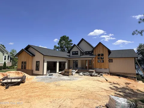 9 Lakeside Court