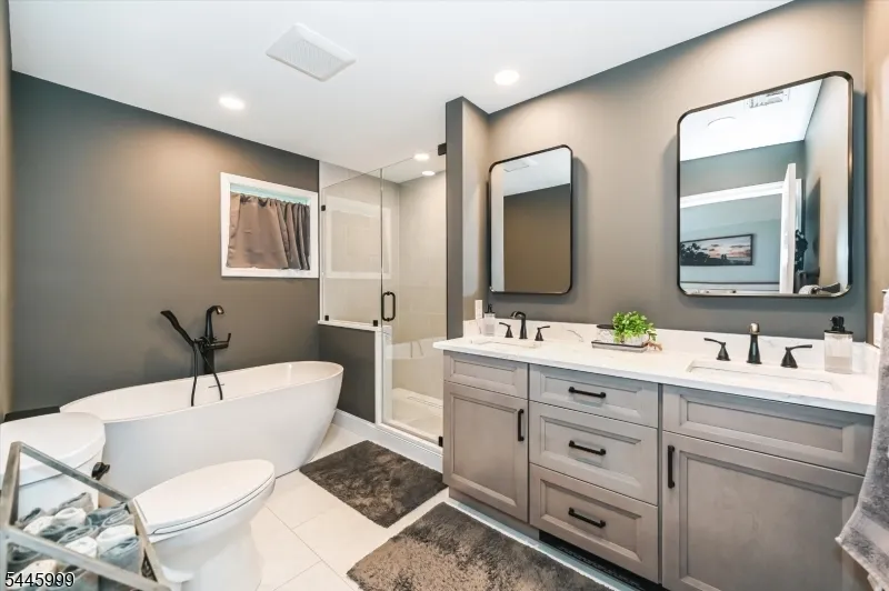 5 Harmer Ter Wayne, NJ 07470
