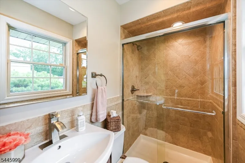 5 Harmer Ter Wayne, NJ 07470