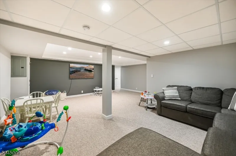 5 Harmer Ter Wayne, NJ 07470