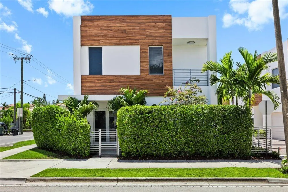 1255 NE 18TH AVENUE Fort Lauderdale, FL 33304