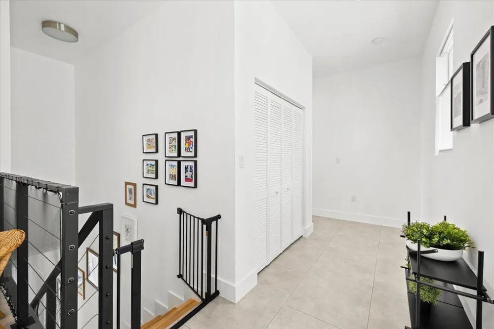 1255 NE 18TH AVENUE Fort Lauderdale, FL 33304