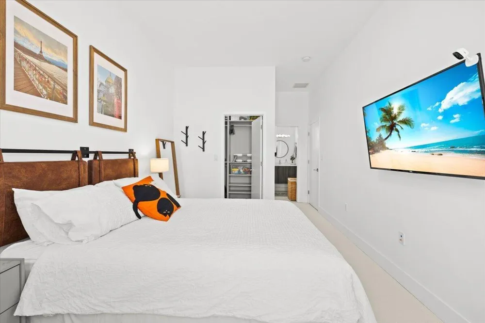 1255 NE 18TH AVENUE Fort Lauderdale, FL 33304