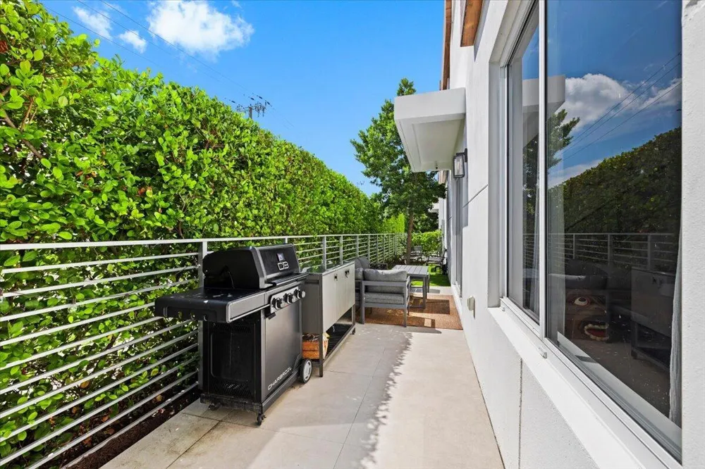 1255 NE 18TH AVENUE Fort Lauderdale, FL 33304
