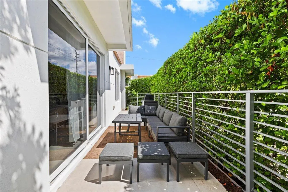 1255 NE 18TH AVENUE Fort Lauderdale, FL 33304