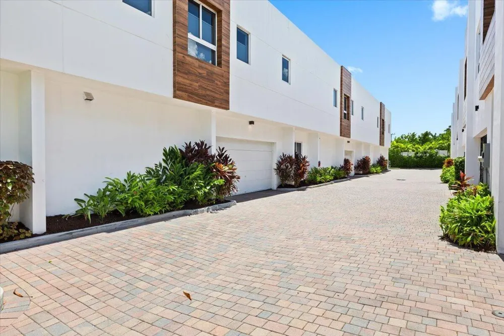 1255 NE 18TH AVENUE Fort Lauderdale, FL 33304