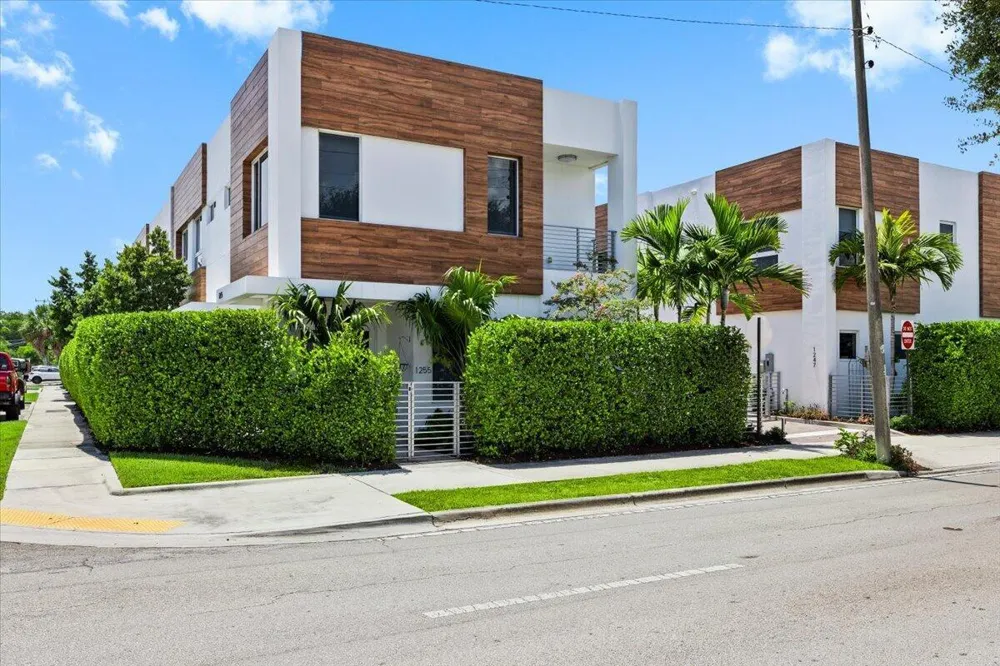 1255 NE 18TH AVENUE Fort Lauderdale, FL 33304