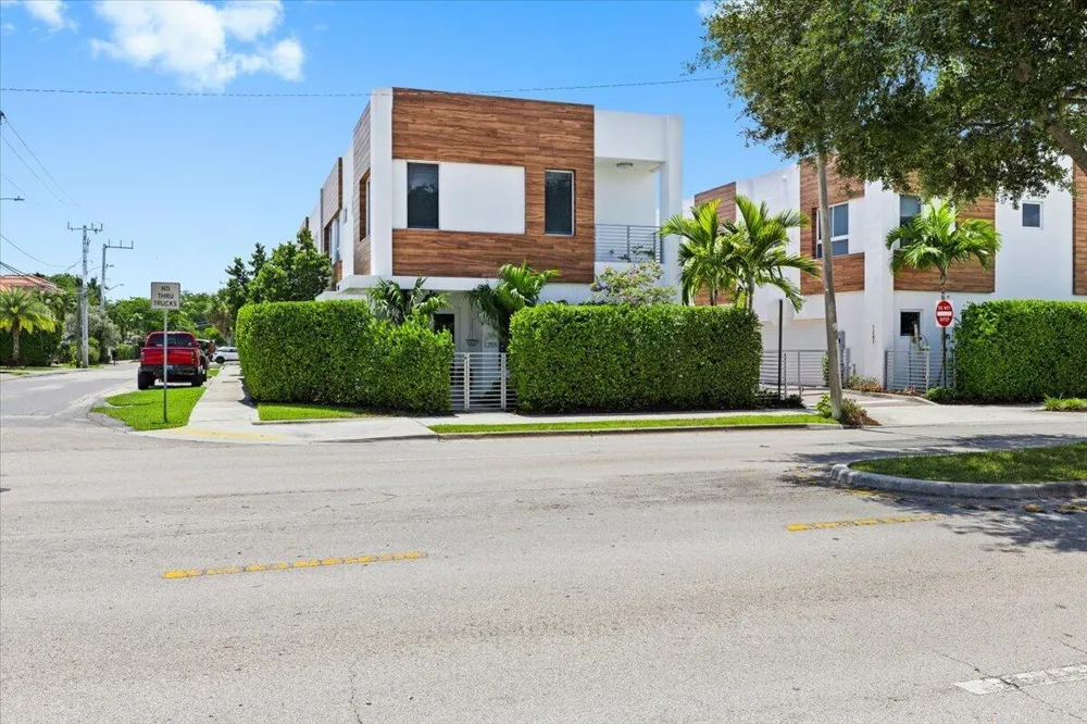 1255 NE 18TH AVENUE Fort Lauderdale, FL 33304
