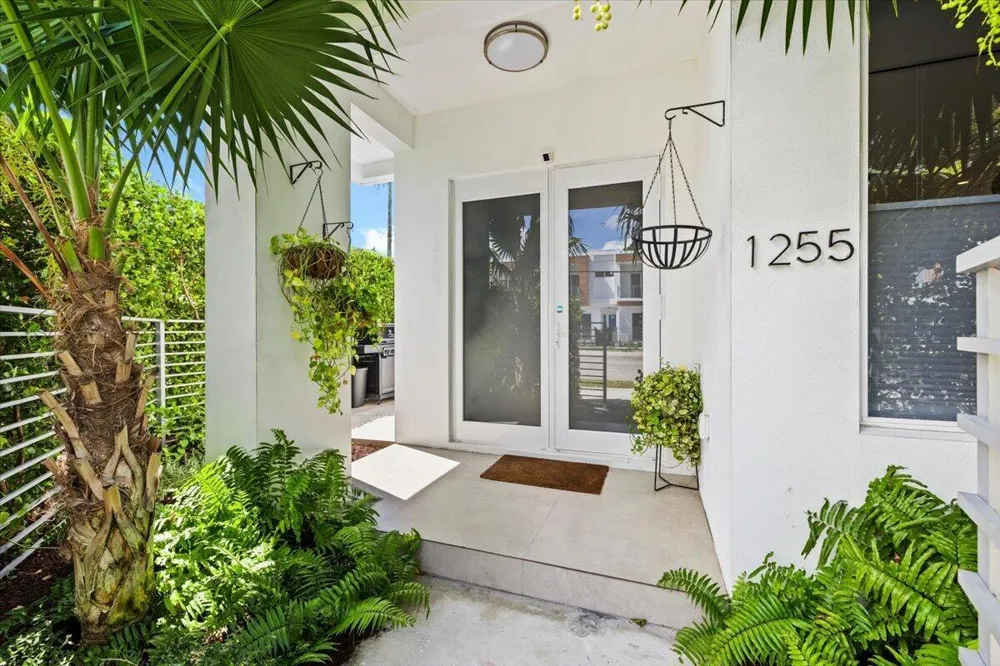 1255 NE 18TH AVENUE Fort Lauderdale, FL 33304
