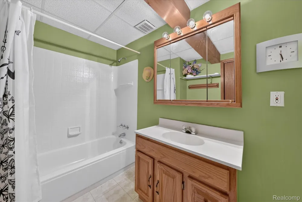11897 Chase Boulevard Livonia City, MI 48150