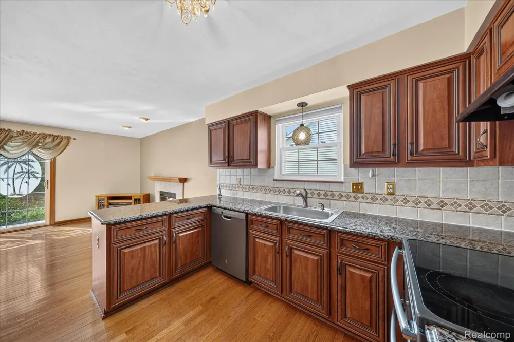 11897 Chase Boulevard Livonia City, MI 48150