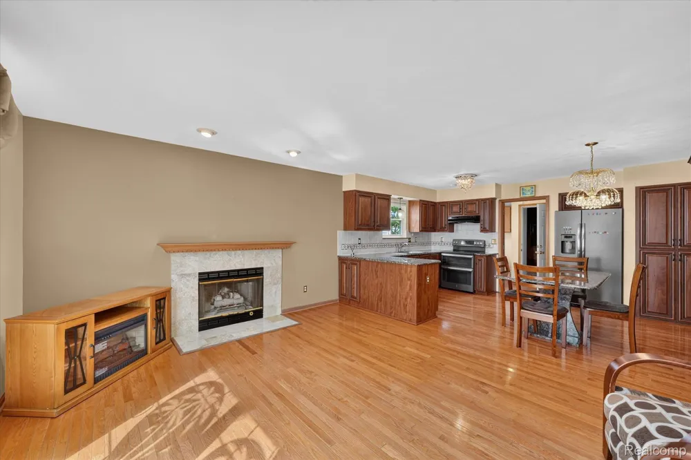 11897 Chase Boulevard Livonia City, MI 48150