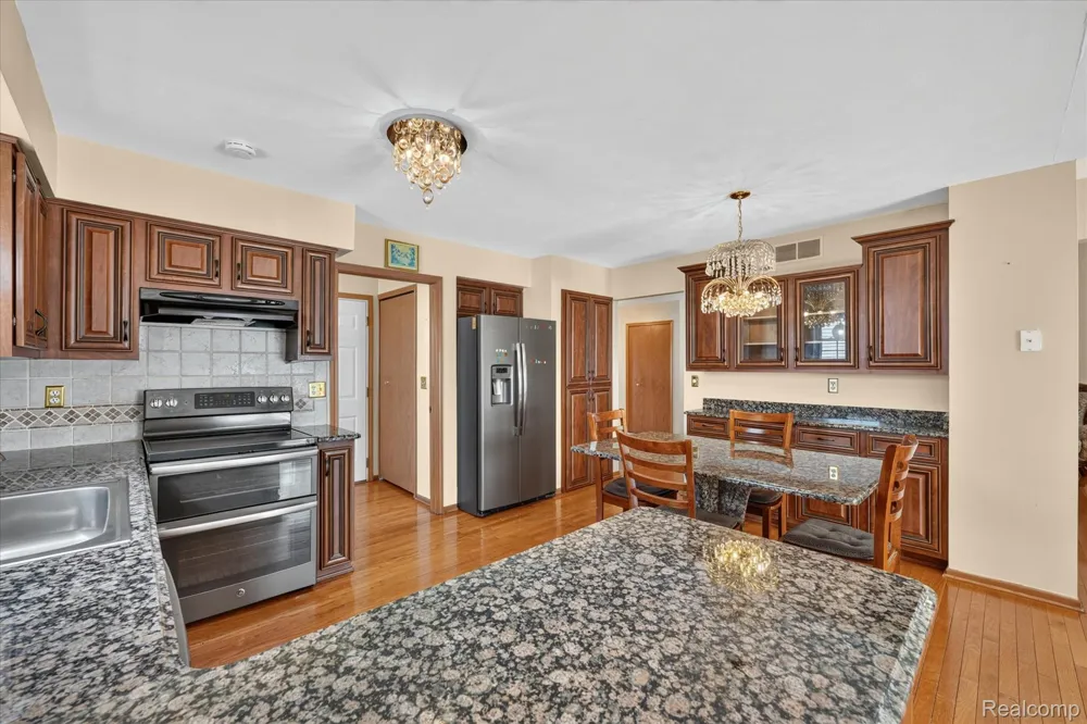 11897 Chase Boulevard Livonia City, MI 48150