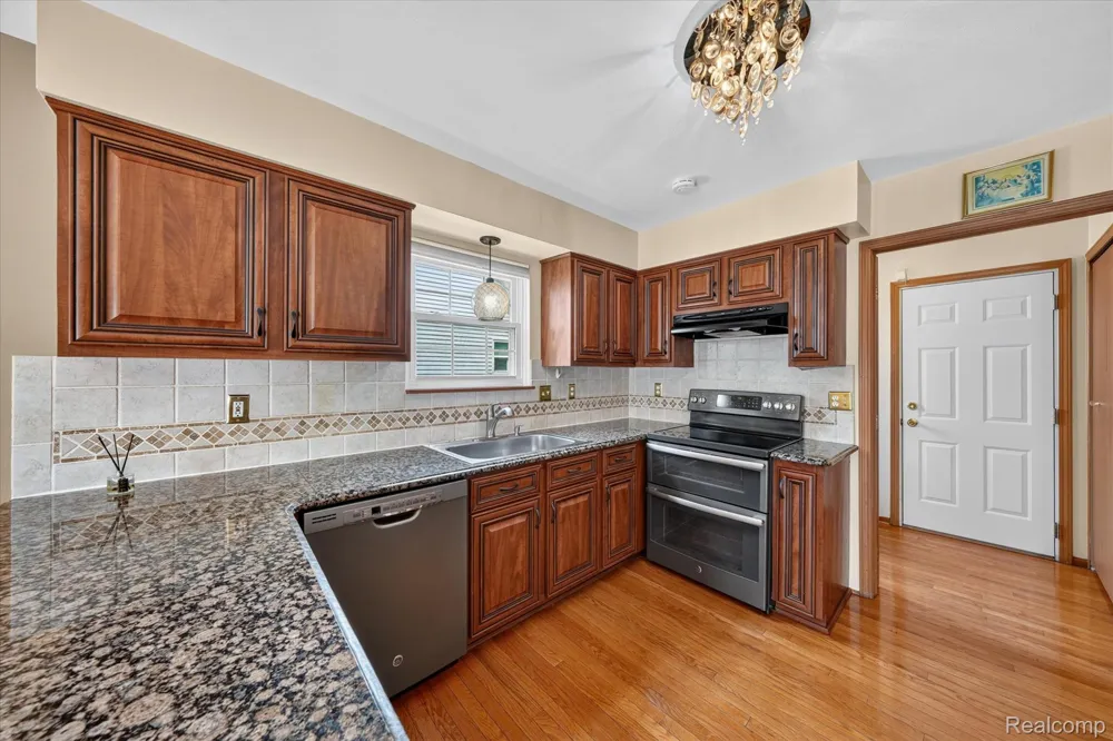 11897 Chase Boulevard Livonia City, MI 48150