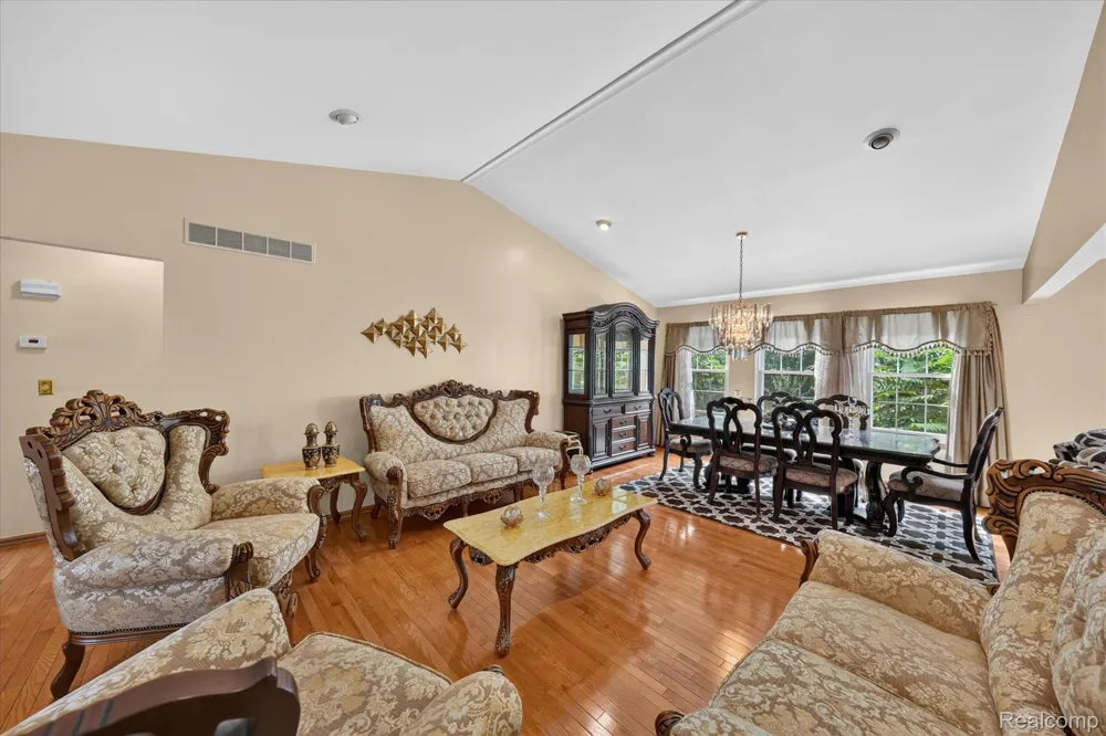 11897 Chase Boulevard Livonia City, MI 48150