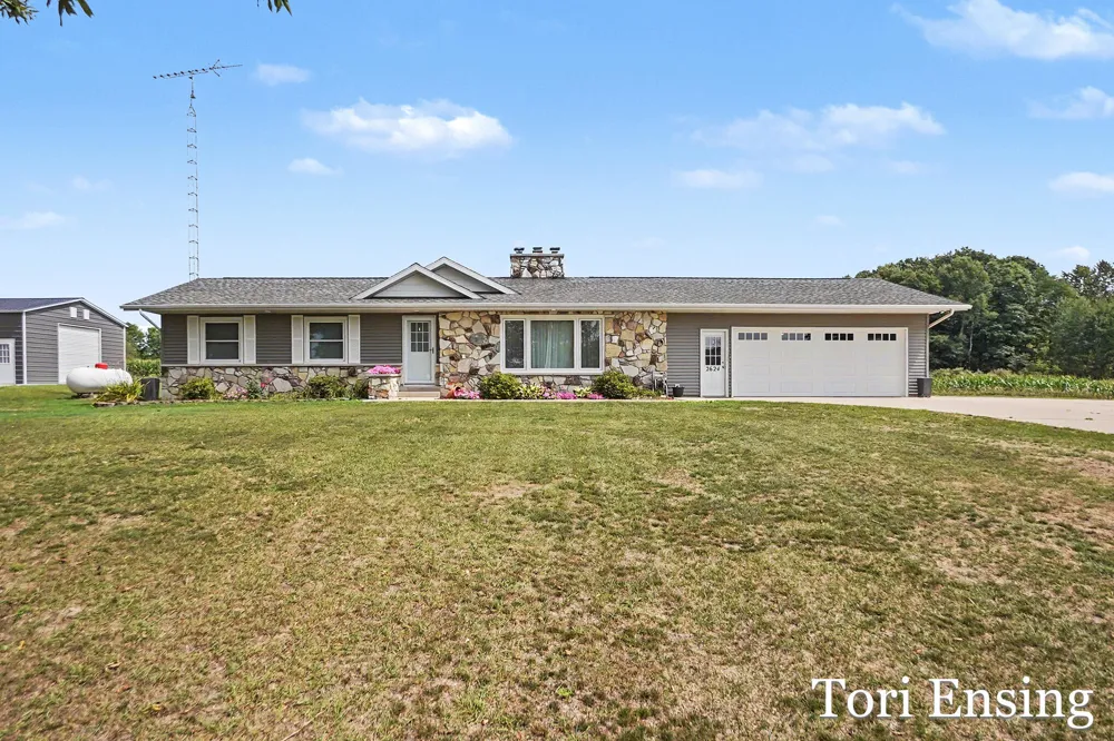 2624 100th Avenue Lakeview, MI 48850