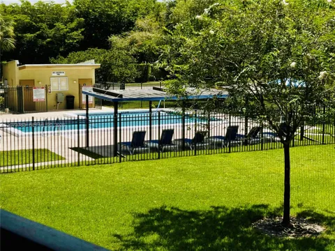 307 Lakeview Dr #202