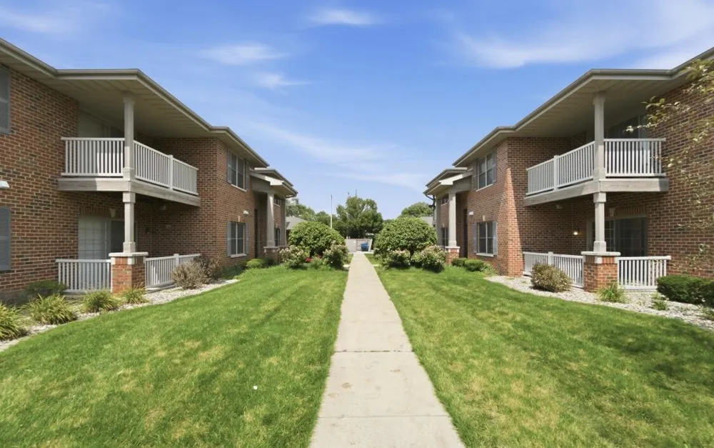 629 Cambridge Court #1-dct Munster, IN 46321