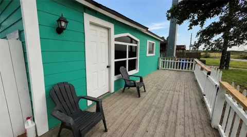 910 E Lakeside