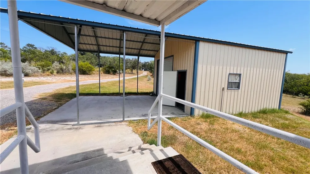 125 Lago Dr Sandia, TX 78383