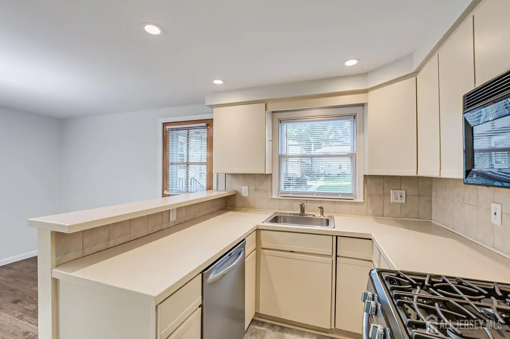 183 High Street Metuchen, NJ 08840