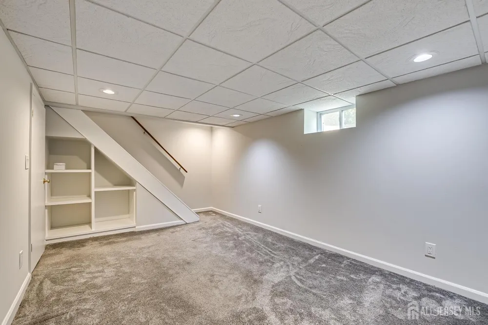 183 High Street Metuchen, NJ 08840