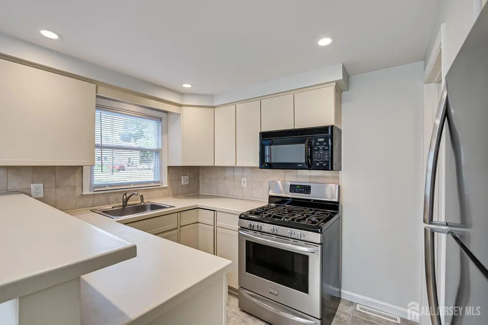 183 High Street Metuchen, NJ 08840