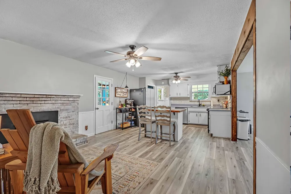 335 Winchester Road Lenoir City, TN 37772