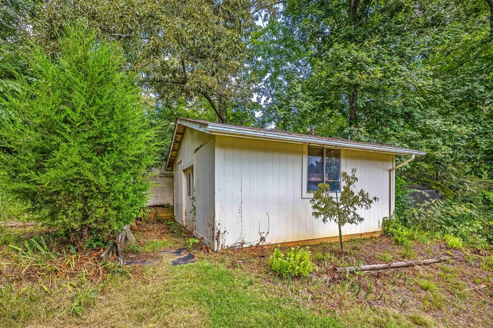 335 Winchester Road Lenoir City, TN 37772