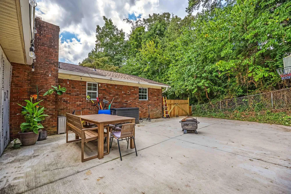335 Winchester Road Lenoir City, TN 37772