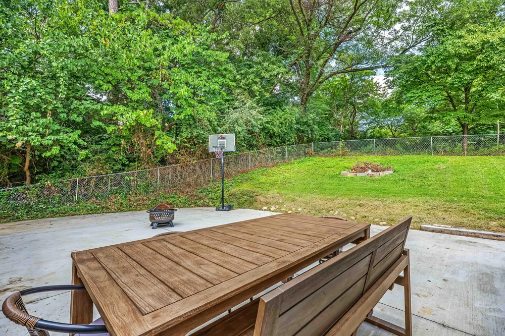 335 Winchester Road Lenoir City, TN 37772