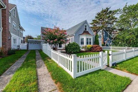 319 E Surf Road
