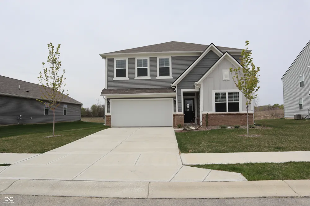 2704 Grassy Branch Drive Whitestown, IN 46075