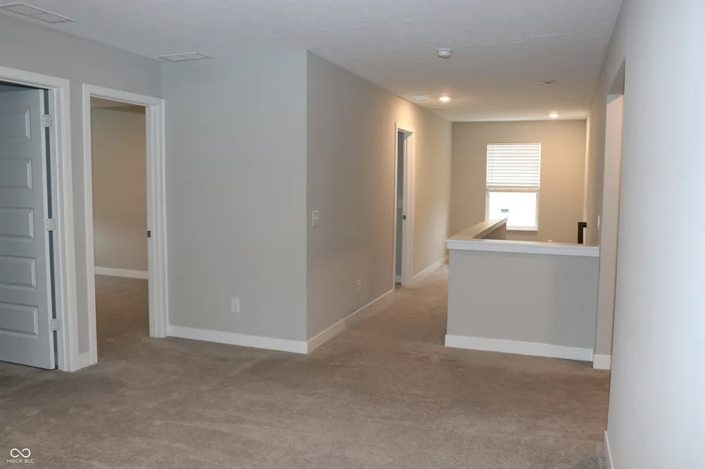 2704 Grassy Branch Drive Whitestown, IN 46075