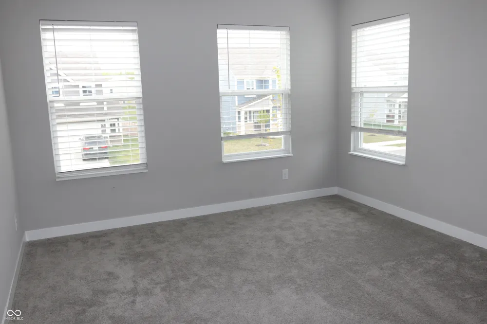 2704 Grassy Branch Drive Whitestown, IN 46075