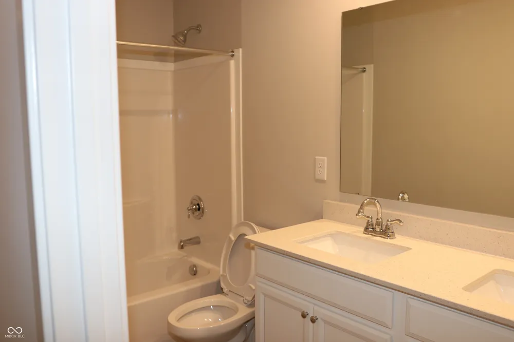 2704 Grassy Branch Drive Whitestown, IN 46075