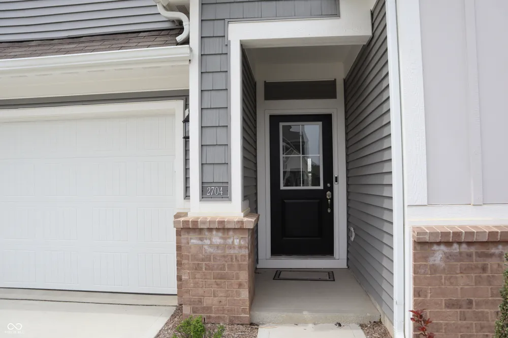 2704 Grassy Branch Drive Whitestown, IN 46075