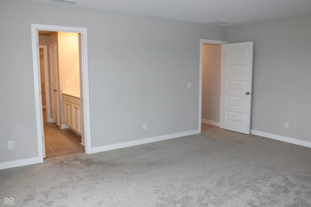 2704 Grassy Branch Drive Whitestown, IN 46075